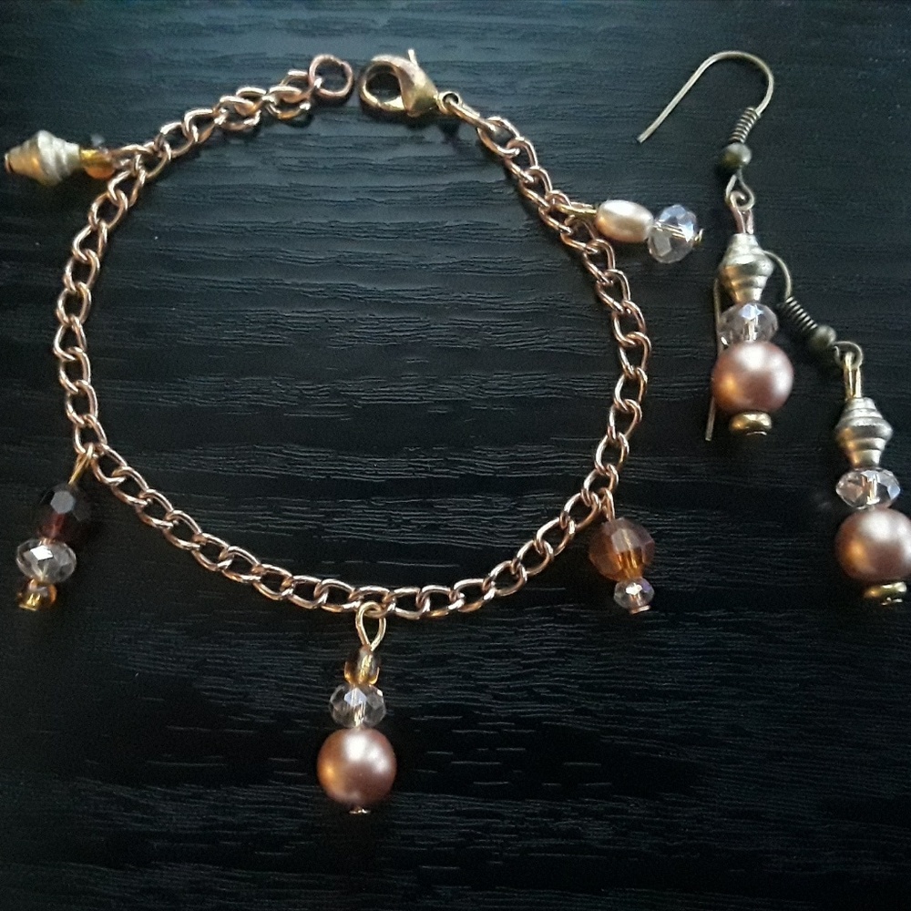 New Gold Tone Bracelet & FREE Earrings